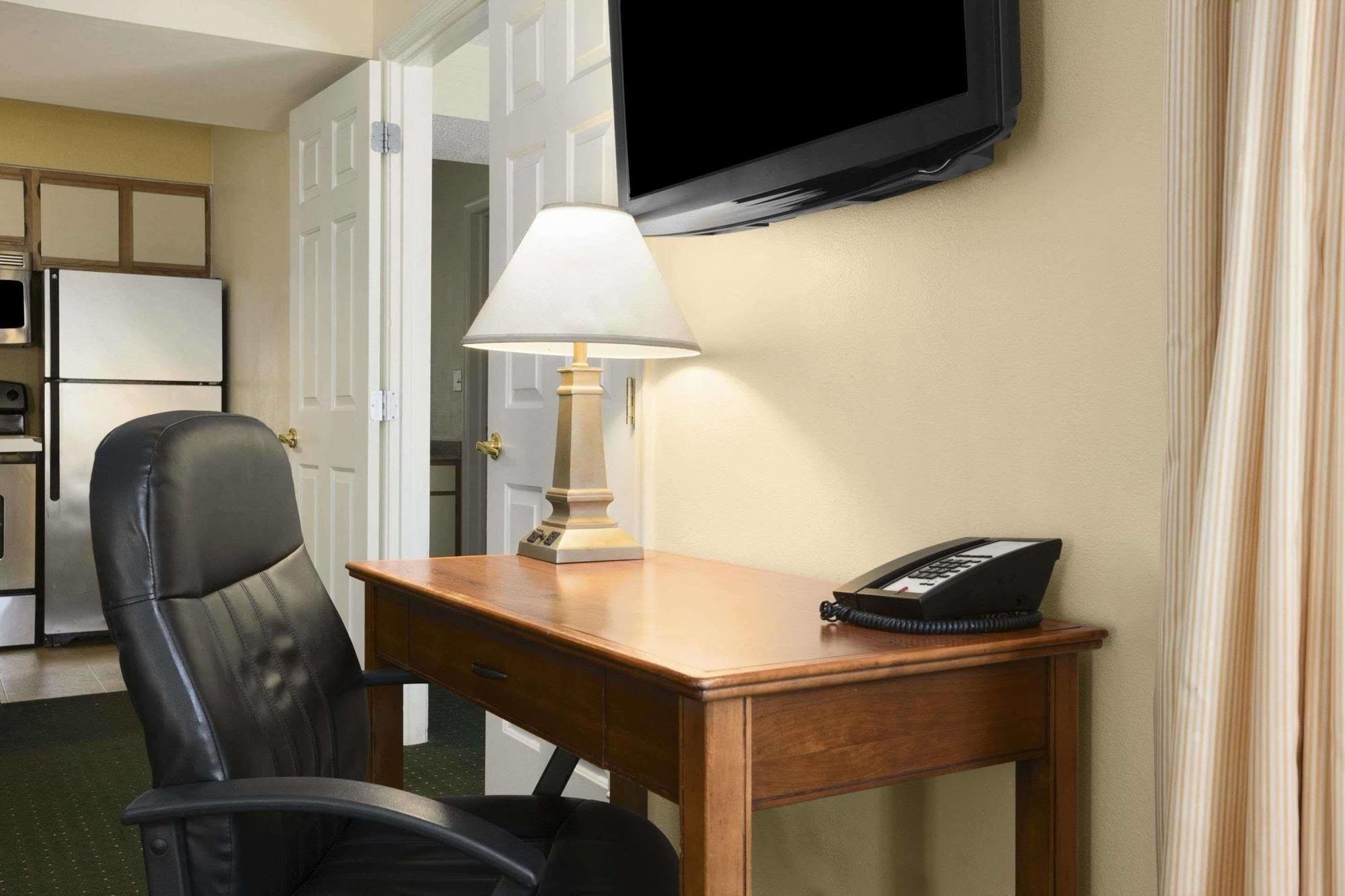 Hawthorn Suites By Wyndham Philadelphia Airport Exteriör bild