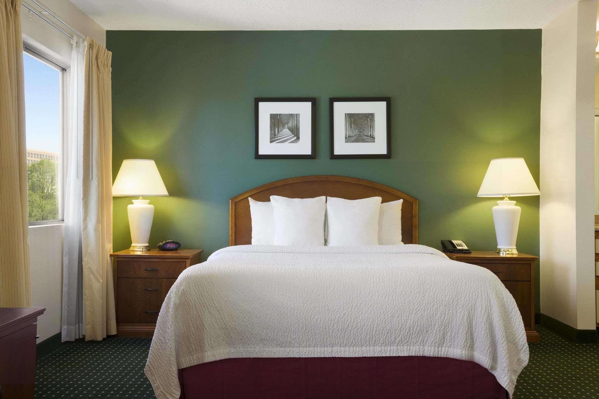 Hawthorn Suites By Wyndham Philadelphia Airport Exteriör bild