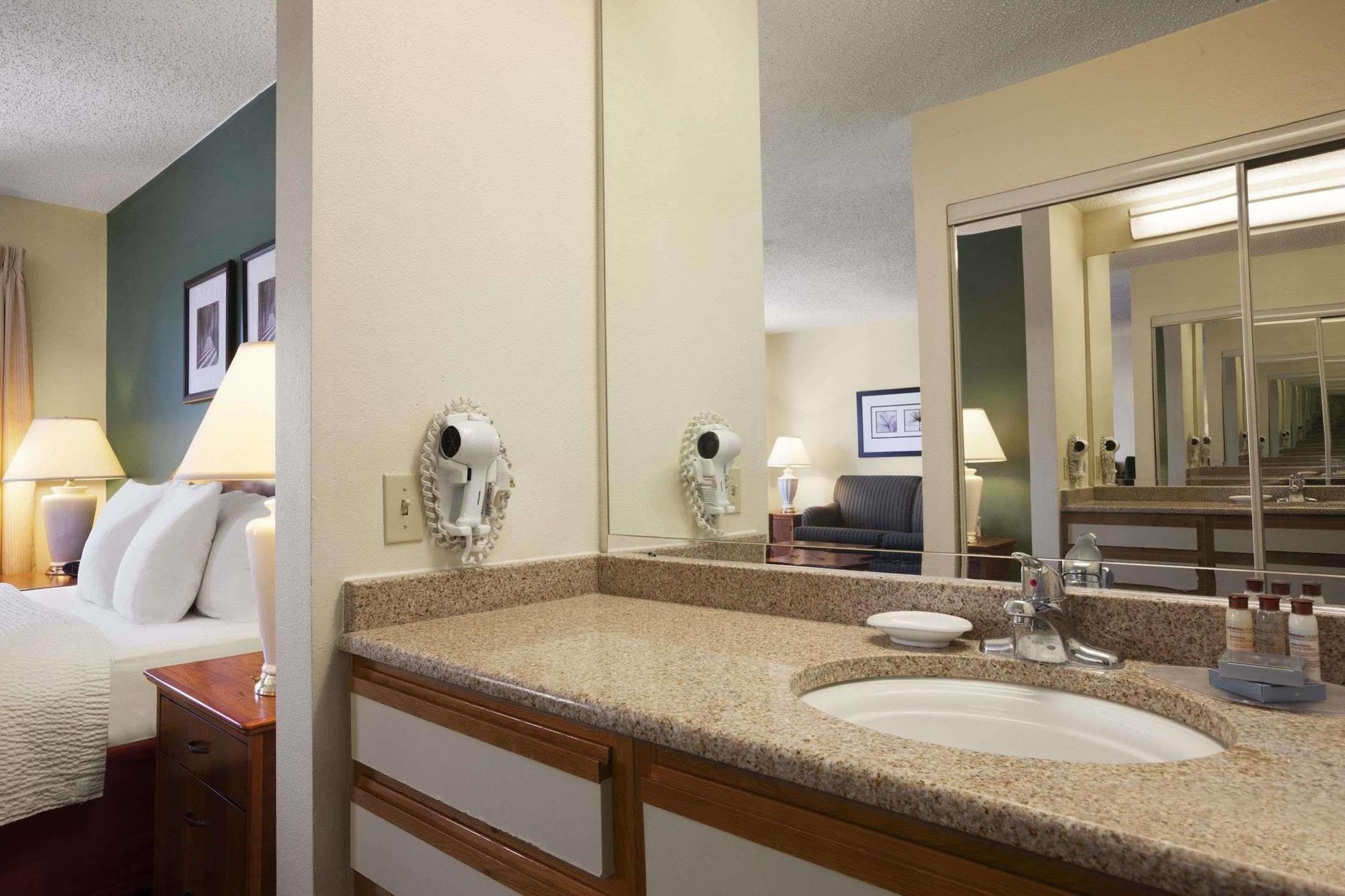 Hawthorn Suites By Wyndham Philadelphia Airport Exteriör bild